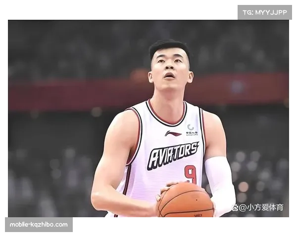 李慕豪脚伤退场内线轮换告急,深圳双外援配置受冲击 李慕豪脚伤退场内线轮换告急,深圳双外援配置受冲击